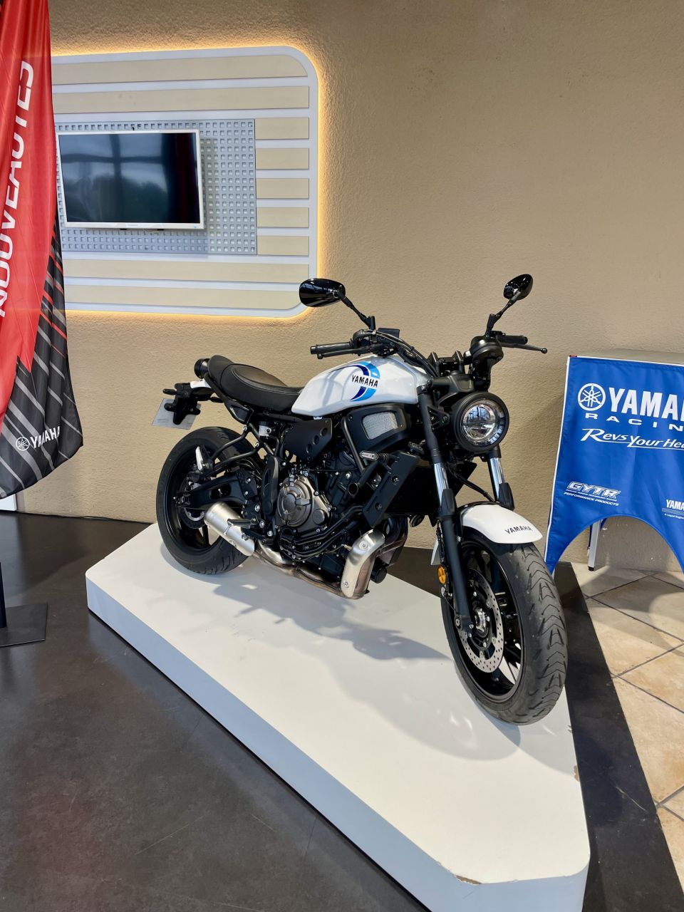 YAMAHA XSR 700 0