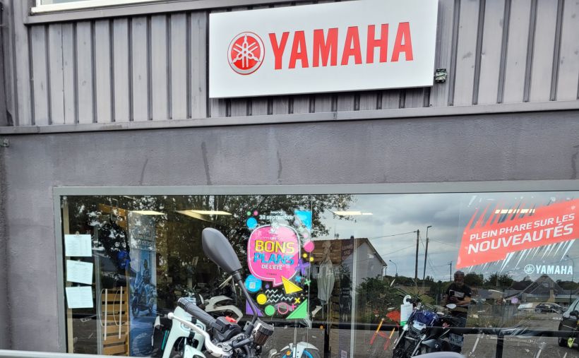 YAMAHA MT-09  Y-AMT 4