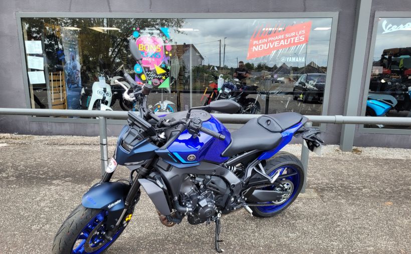 YAMAHA MT-09  Y-AMT 0