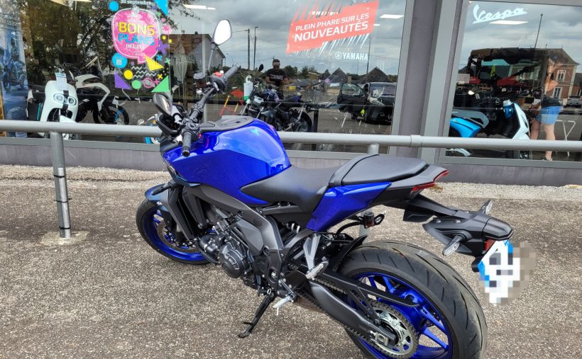 YAMAHA MT-09  Y-AMT 3