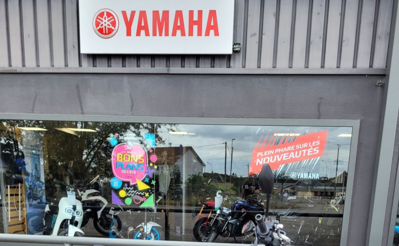 YAMAHA MT-09  Y-AMT 1
