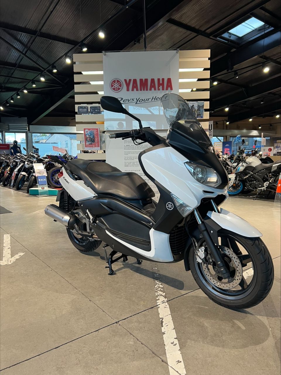 YAMAHA XMAX 125 3