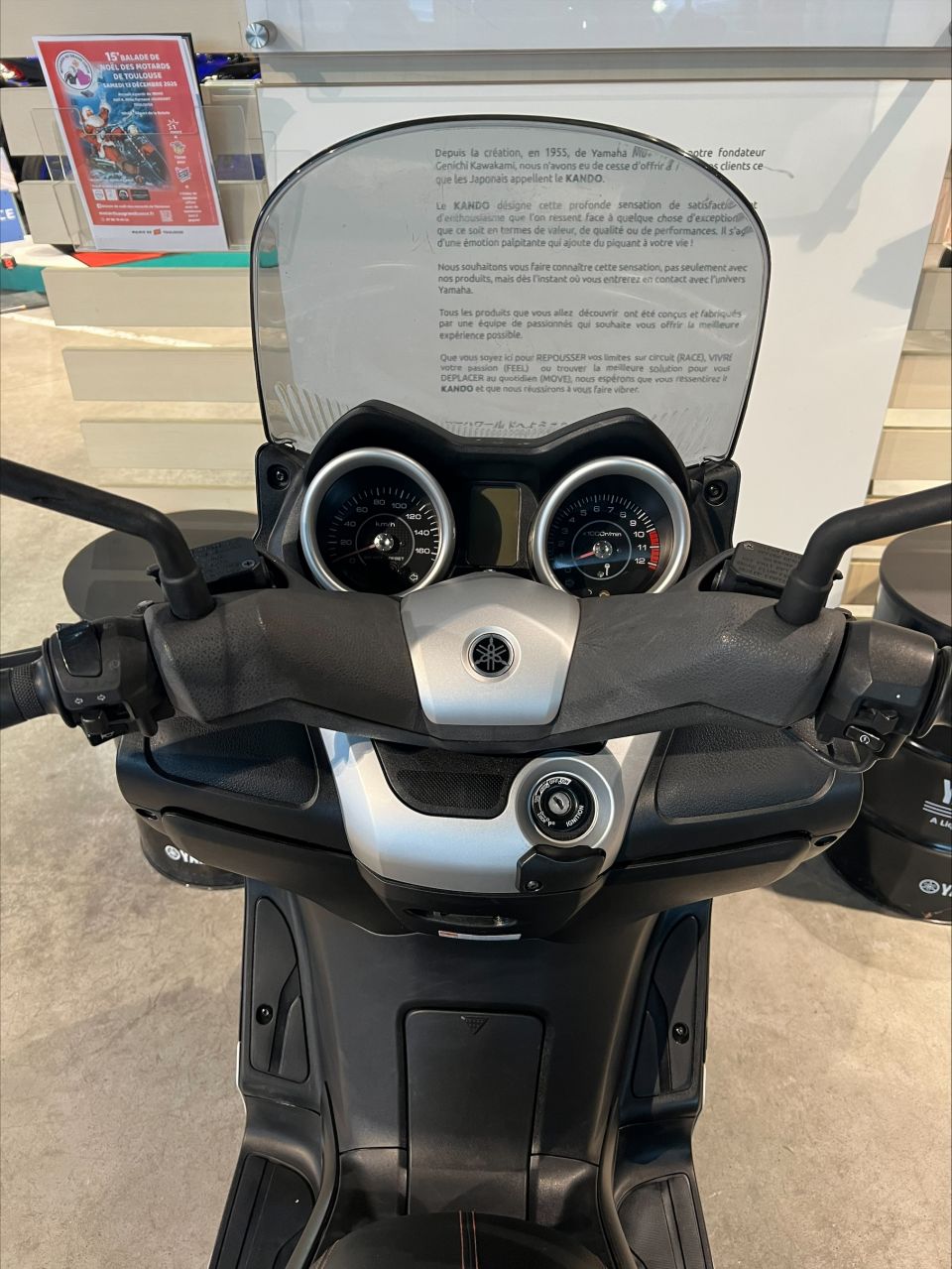 YAMAHA XMAX 125 7