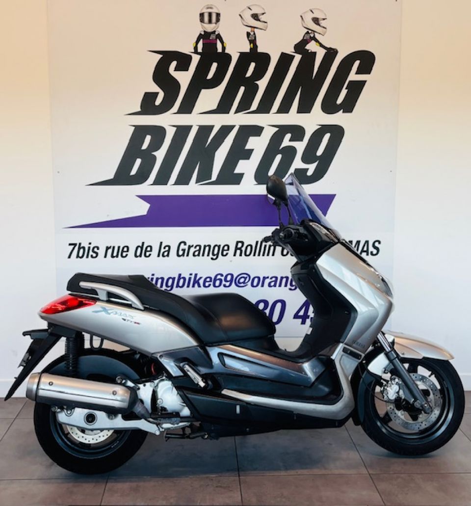 YAMAHA XMAX 125 8