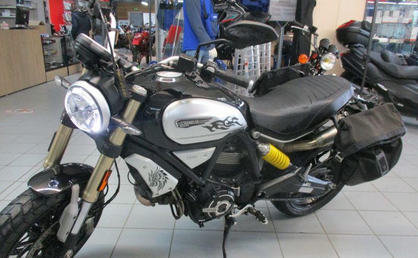 DUCATI SCRAMBLER 1100 1
