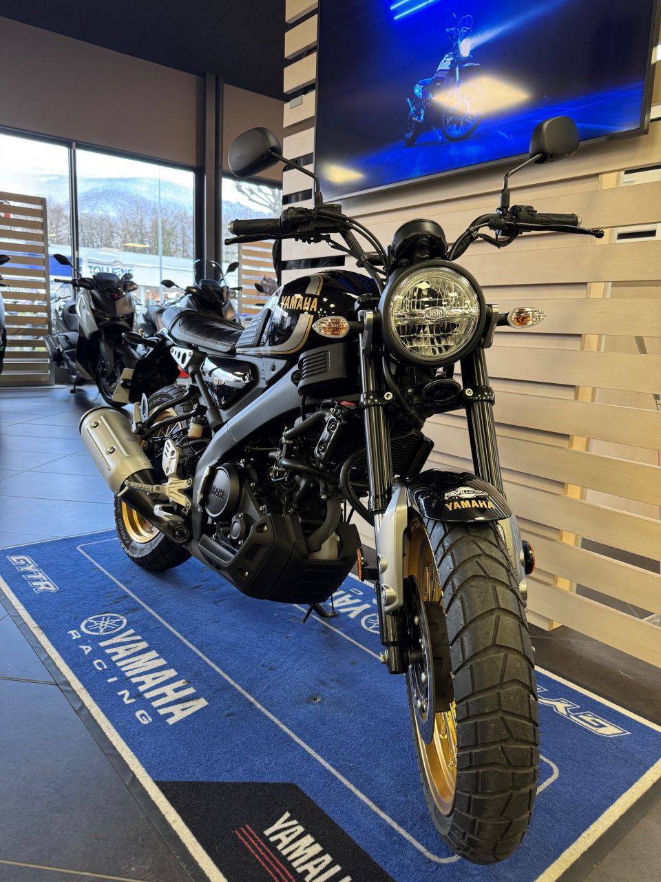 YAMAHA XSR 125 Legacy 2