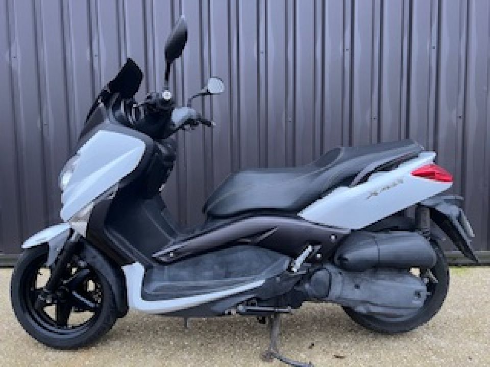 YAMAHA XMAX 125 2