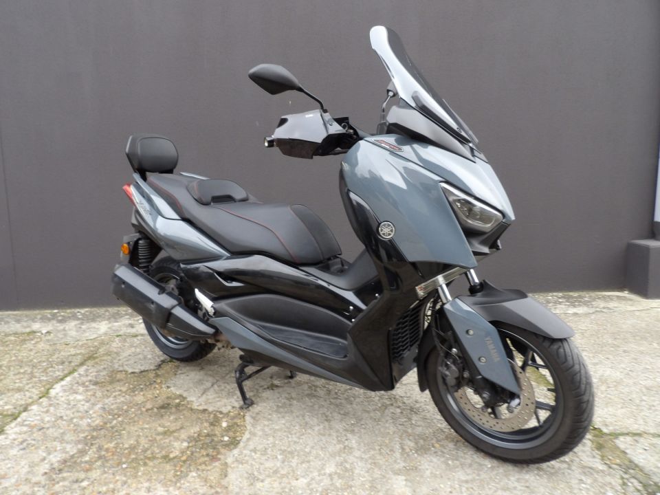 YAMAHA XMAX 300 Tech Max 2
