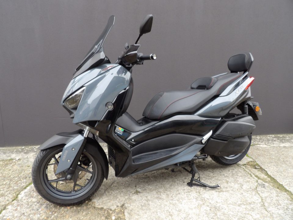 YAMAHA XMAX 300 Tech Max 6