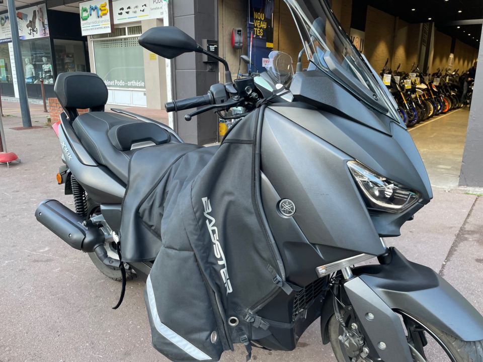 YAMAHA XMAX 125 1