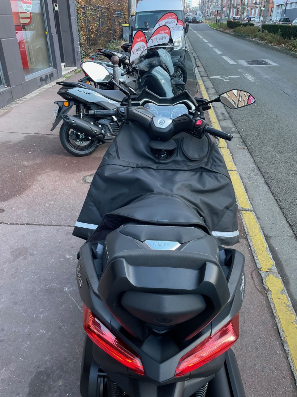 YAMAHA XMAX 125 3