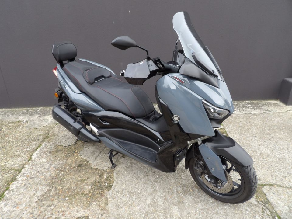 YAMAHA XMAX 300 Tech Max 0