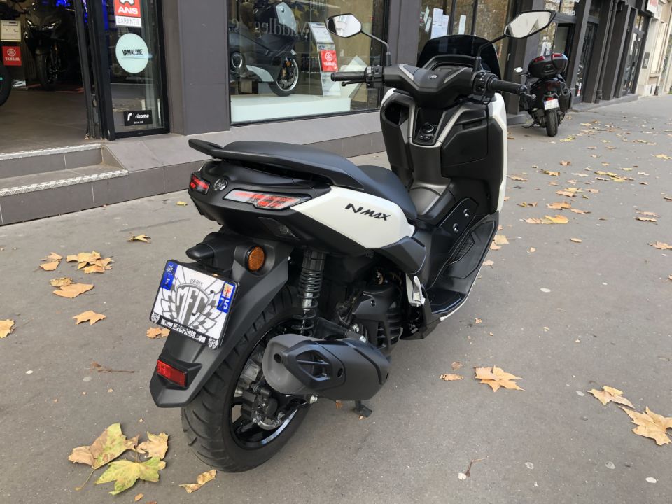 YAMAHA NMAX 125 10