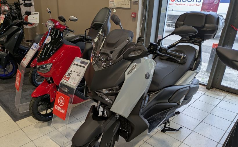 YAMAHA XMAX 300 Tech Max 0