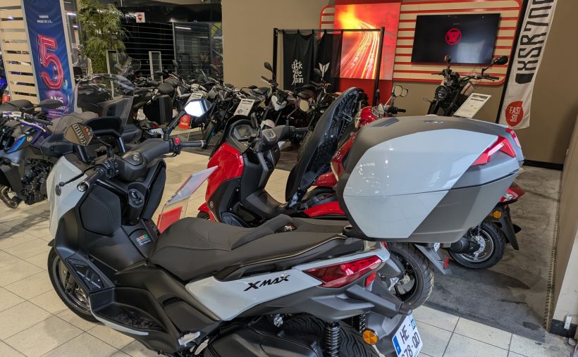 YAMAHA XMAX 300 Tech Max 10