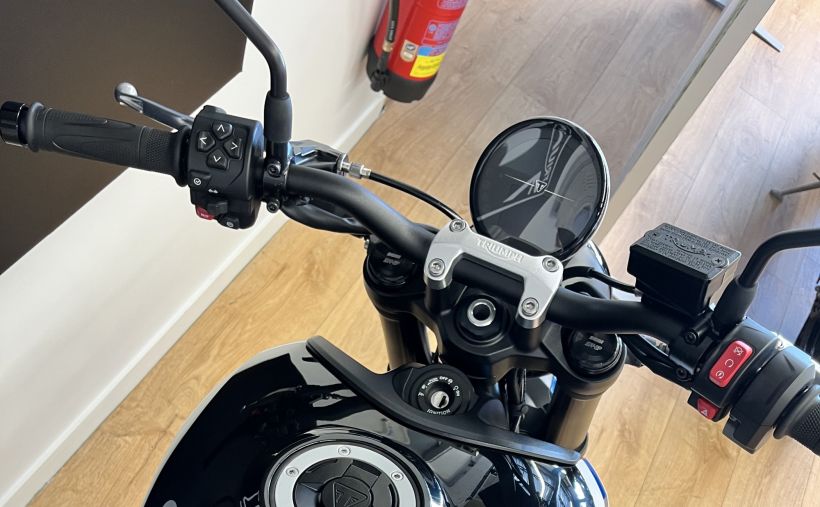 TRIUMPH TRIDENT 660 3
