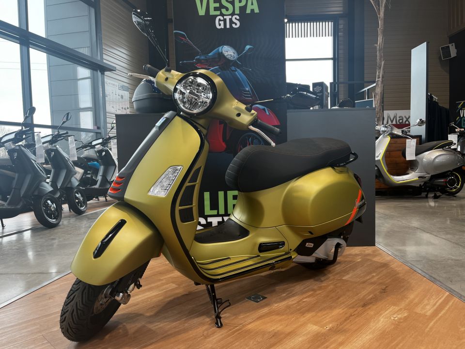 VESPA GTS SUPER SPORT 18