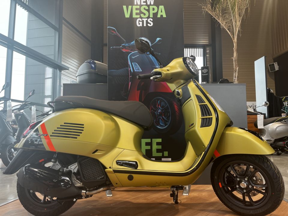 VESPA GTS SUPER SPORT 6
