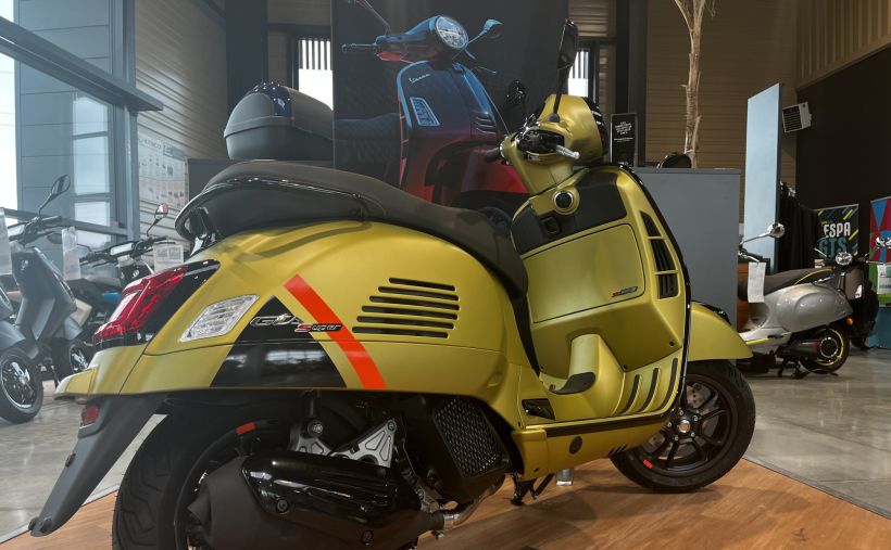 VESPA GTS SUPER SPORT 2