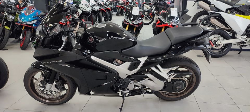 HONDA VFR 800 VTEC 27
