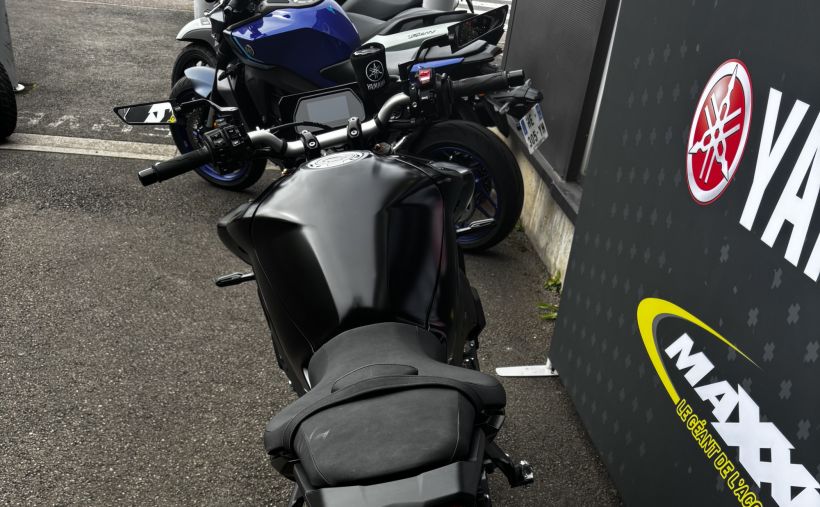 YAMAHA MT-10 4