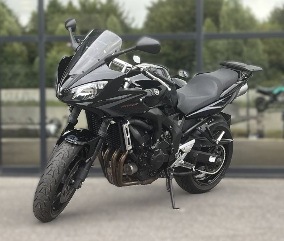 YAMAHA FZ6 (98CV) 1