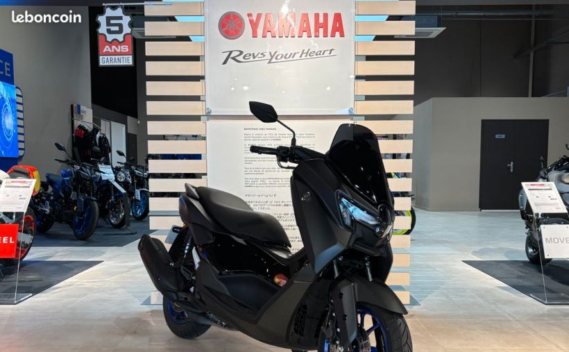 YAMAHA XMAX 300 0