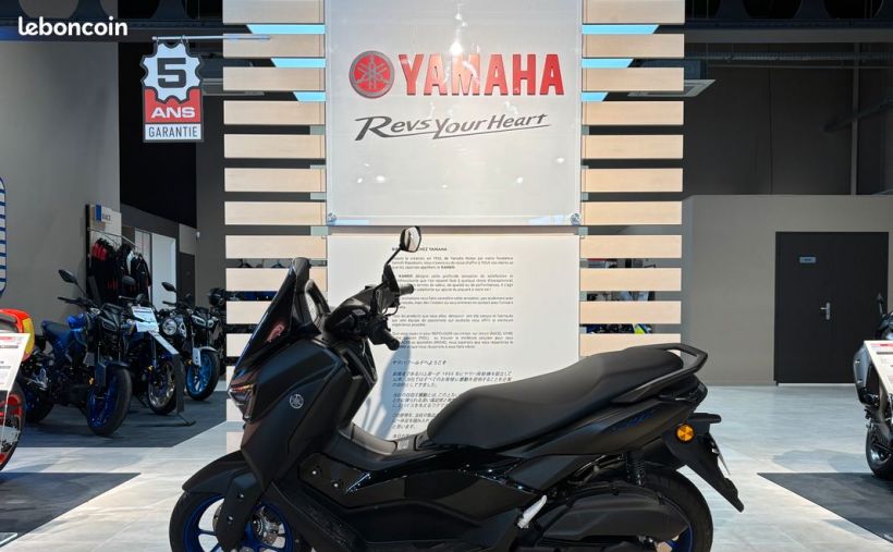 YAMAHA XMAX 300 2