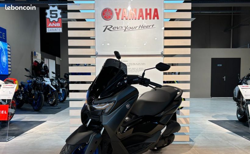YAMAHA XMAX 300 3