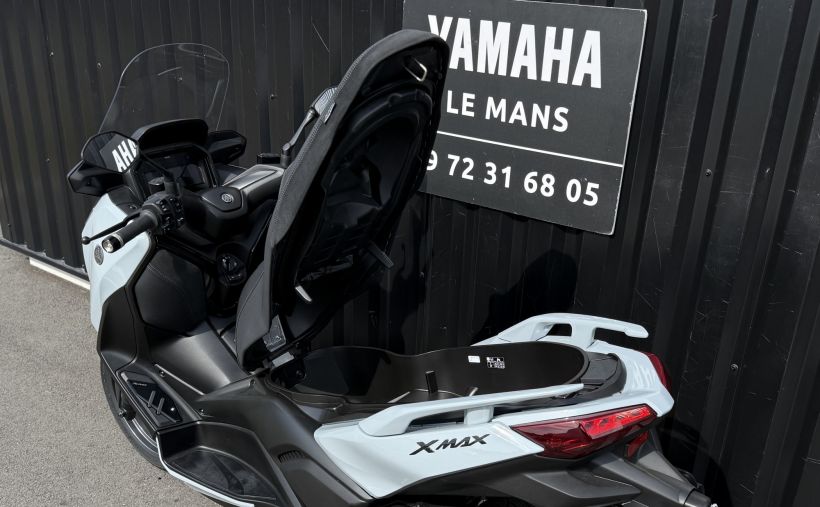 YAMAHA XMAX 300 TECH MAX + 30