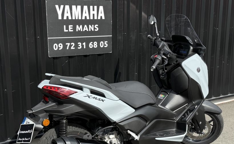 YAMAHA XMAX 300 TECH MAX + 25