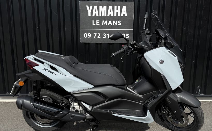 YAMAHA XMAX 300 TECH MAX + 15