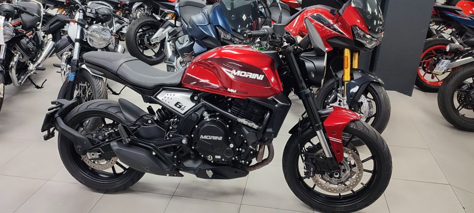 MOTO MORINI SEIEMMEZZO STR 650 9