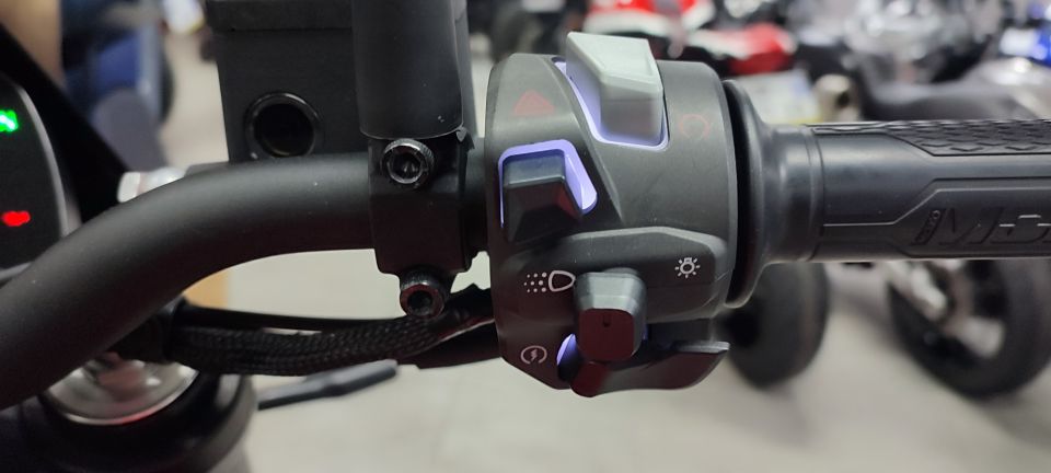 MOTO MORINI SEIEMMEZZO STR 650 36