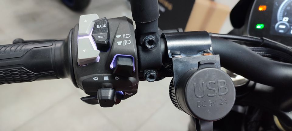 MOTO MORINI SEIEMMEZZO STR 650 45