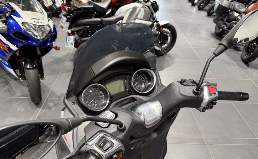 PIAGGIO MP3 300 HPE ABS ASR 1