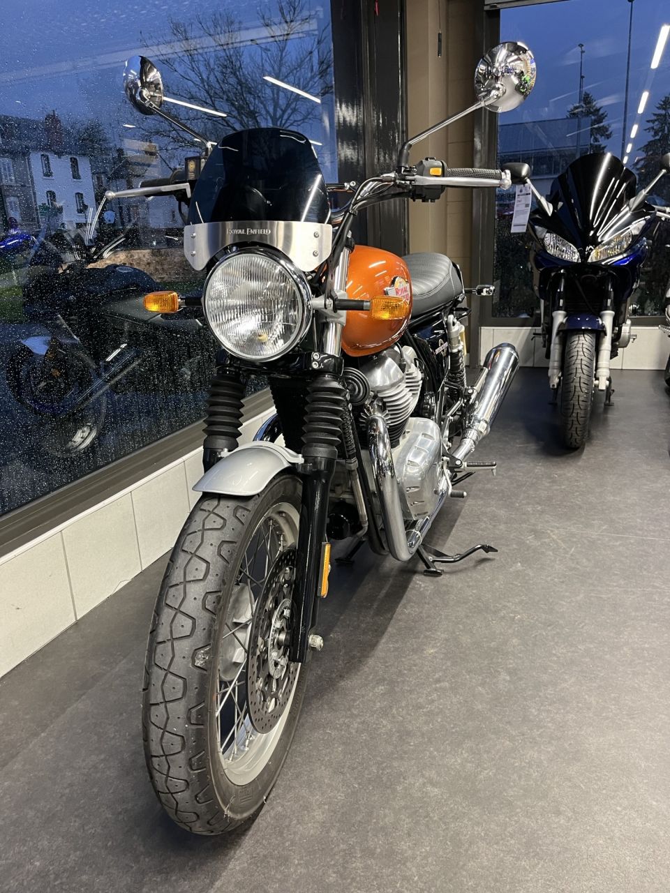 ROYAL ENFIELD INTERCEPTOR 1