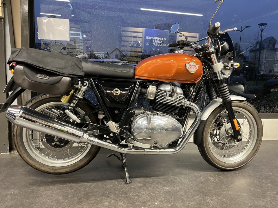ROYAL ENFIELD INTERCEPTOR 2