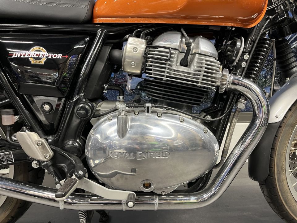 ROYAL ENFIELD INTERCEPTOR 4