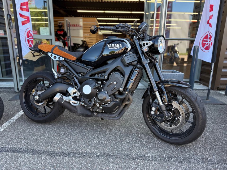 YAMAHA XSR 900 8