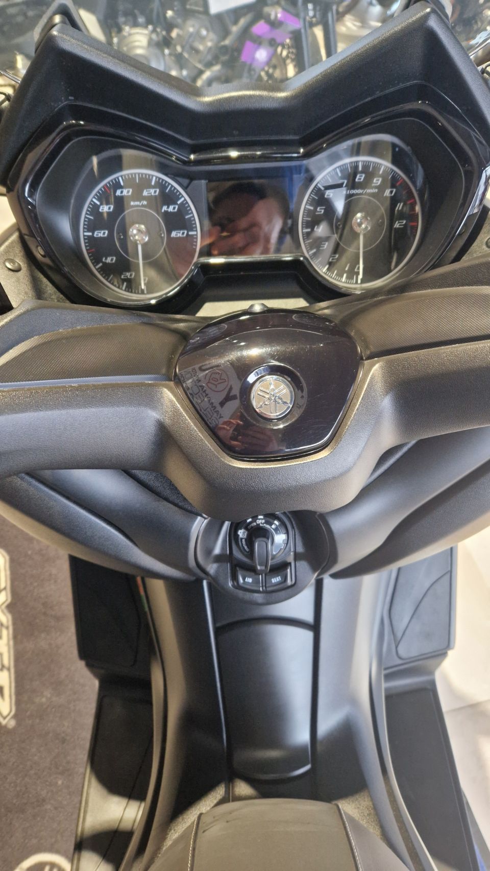 YAMAHA XMAX 125 2