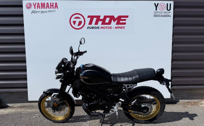 YAMAHA XSR 125 Legacy 4