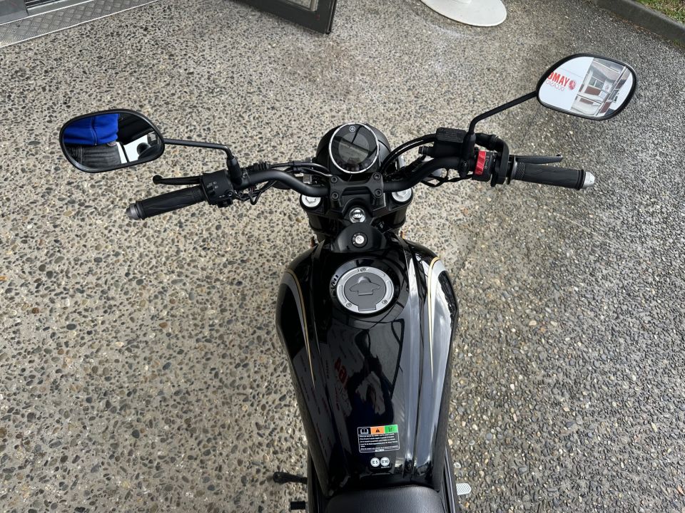 YAMAHA XSR 125 Legacy 3