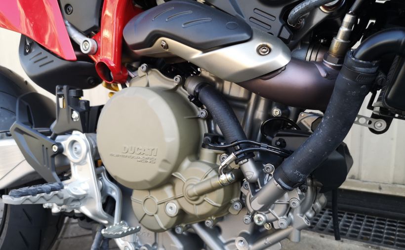 DUCATI HYPERMOTARD 8