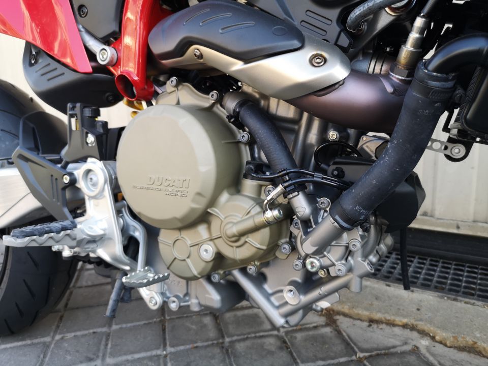 DUCATI HYPERMOTARD 8