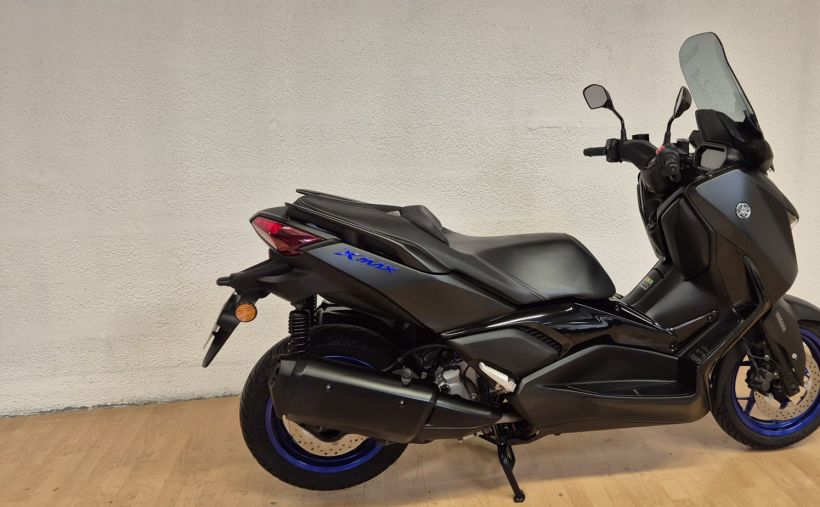YAMAHA XMAX 300 2