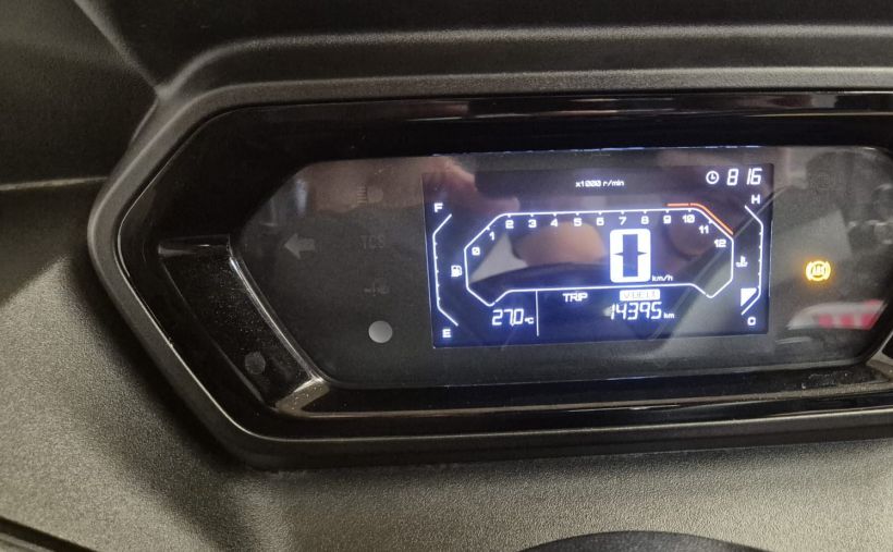 YAMAHA XMAX 300 6