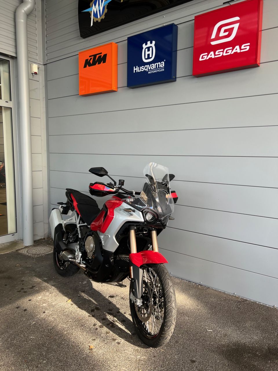 MV AGUSTA ENDURO VELOCE 6