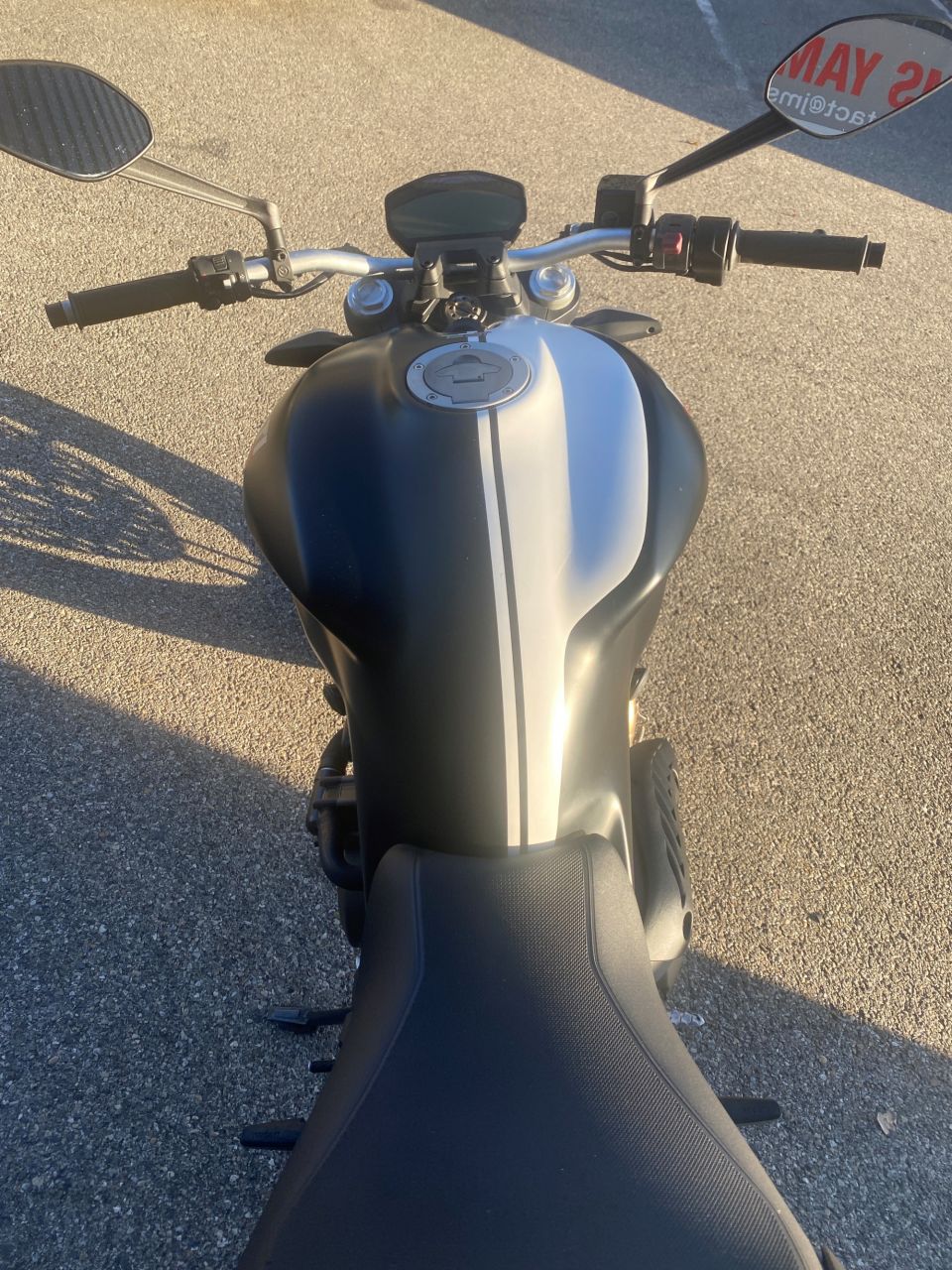 DUCATI MONSTER 821 2