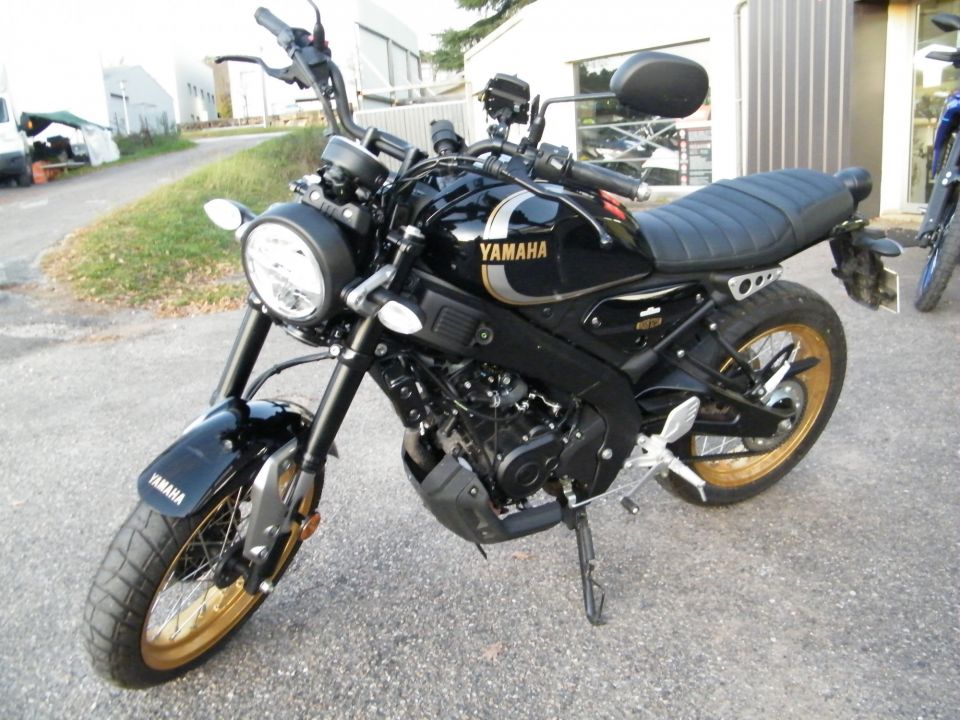 YAMAHA XSR 125 Legacy 0